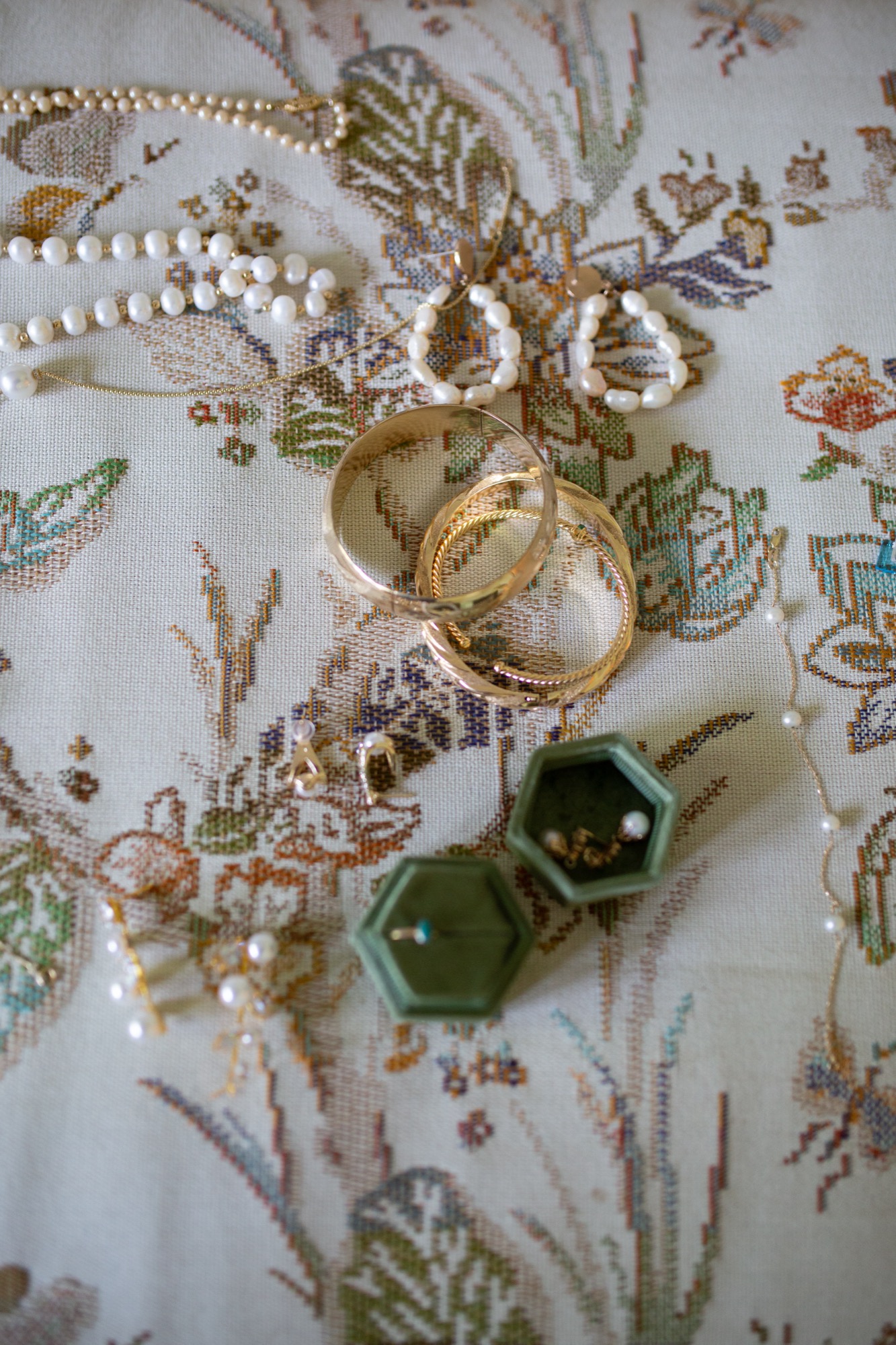 The rings on an embroidered cloth