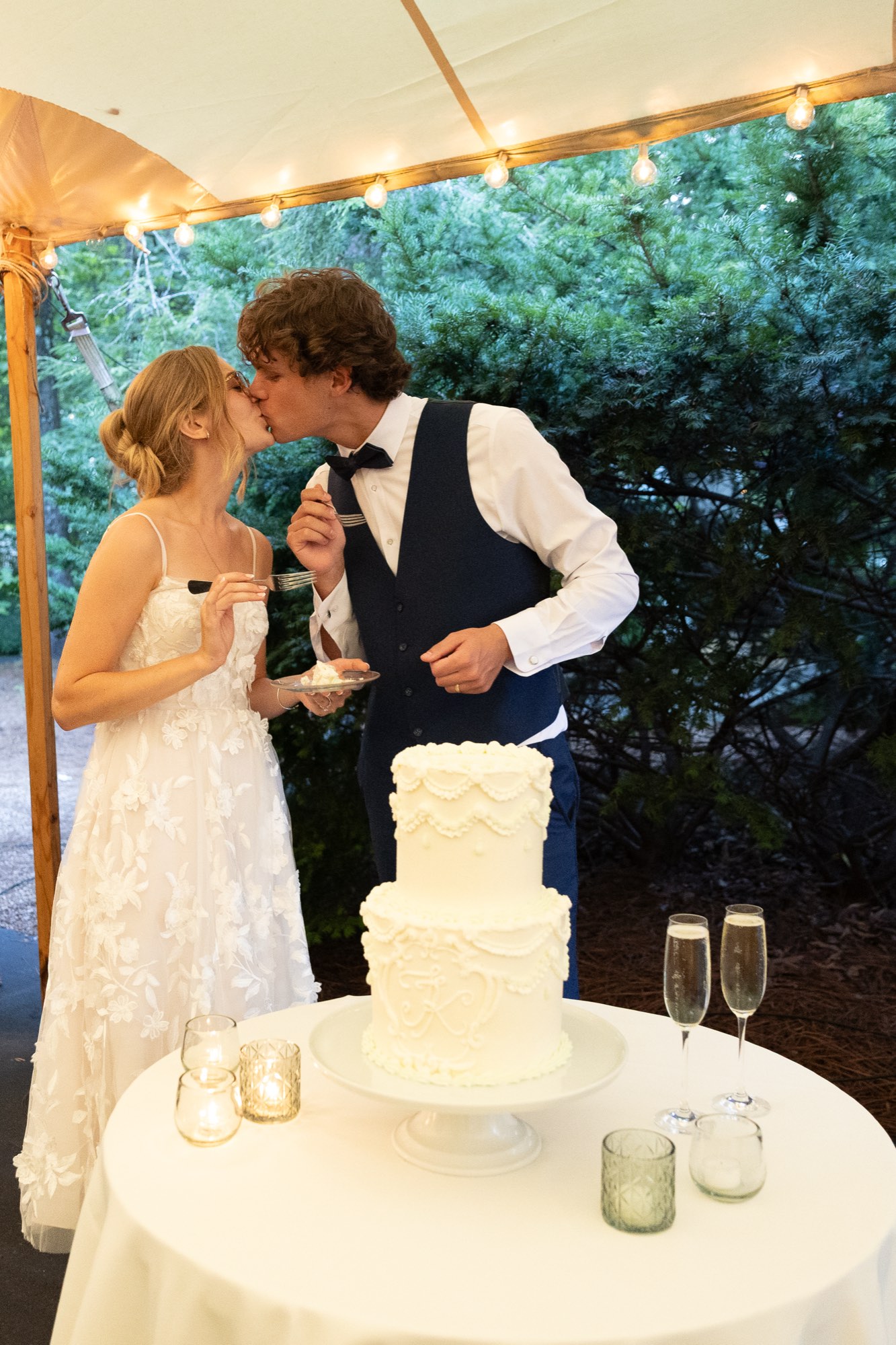 A couple cutting their cake