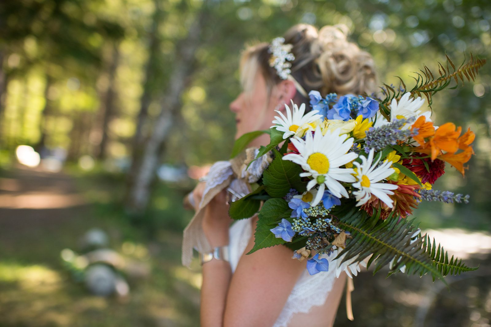 The bride with a wildflower bouquet