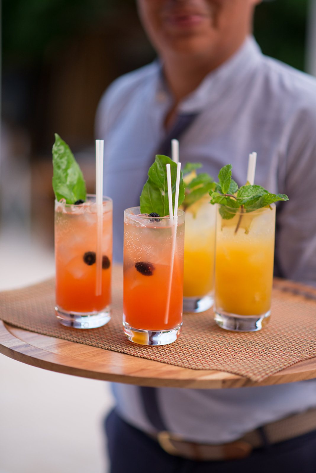 Two cocktails on a tray at a Costa Rica reception